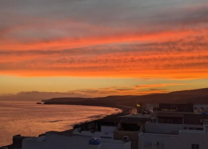 아파트 A Orillas De La Playa De *