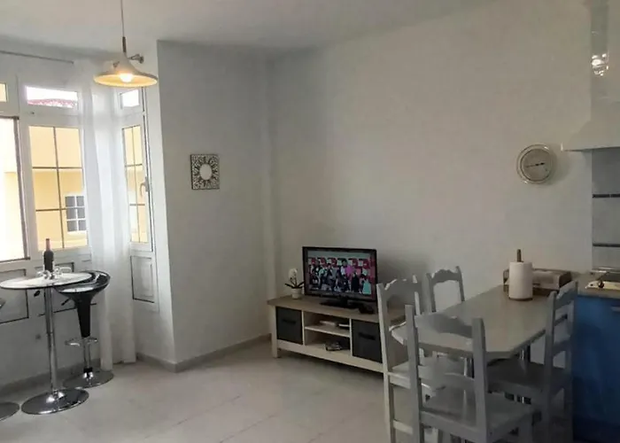 아파트 A Orillas De La Playa De *