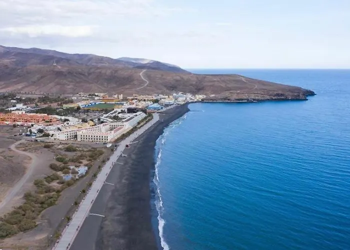 A Orillas De La Playa De *