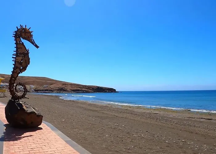 A Orillas De La Playa De *