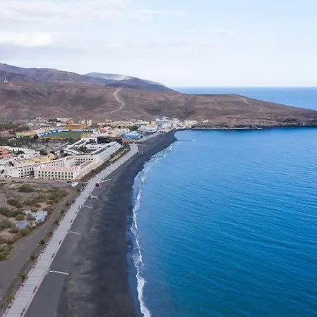 A Orillas De La Playa De *