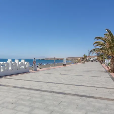A Orillas De La Playa Tarajalejo